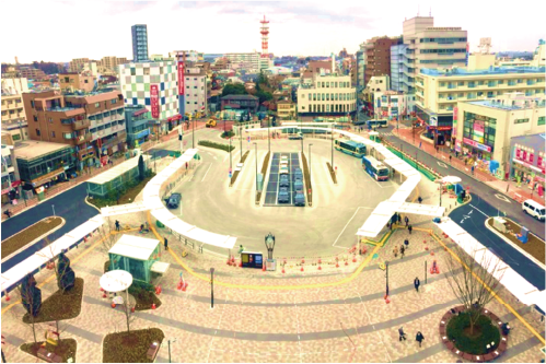 国分寺駅北口駅前広場は，市民ワークショップの検討を踏まえ武蔵野の森とハケ（国分寺崖線）のイメージを具現化したデザイン